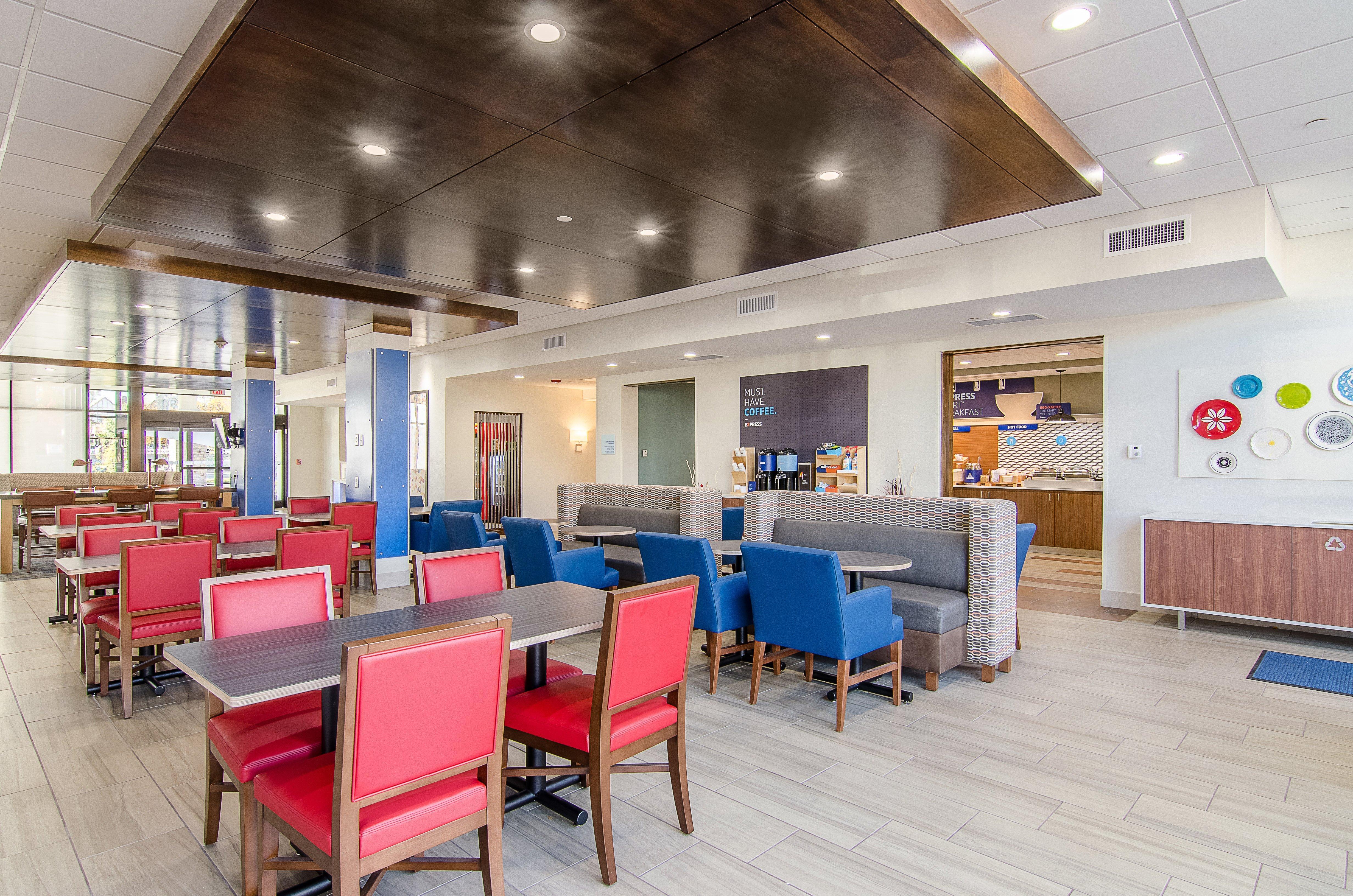 Holiday Inn Express & Suites - Atchison By Ihg Exterior foto